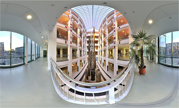 360° view of the atrium with the Chemnitz petrified forest