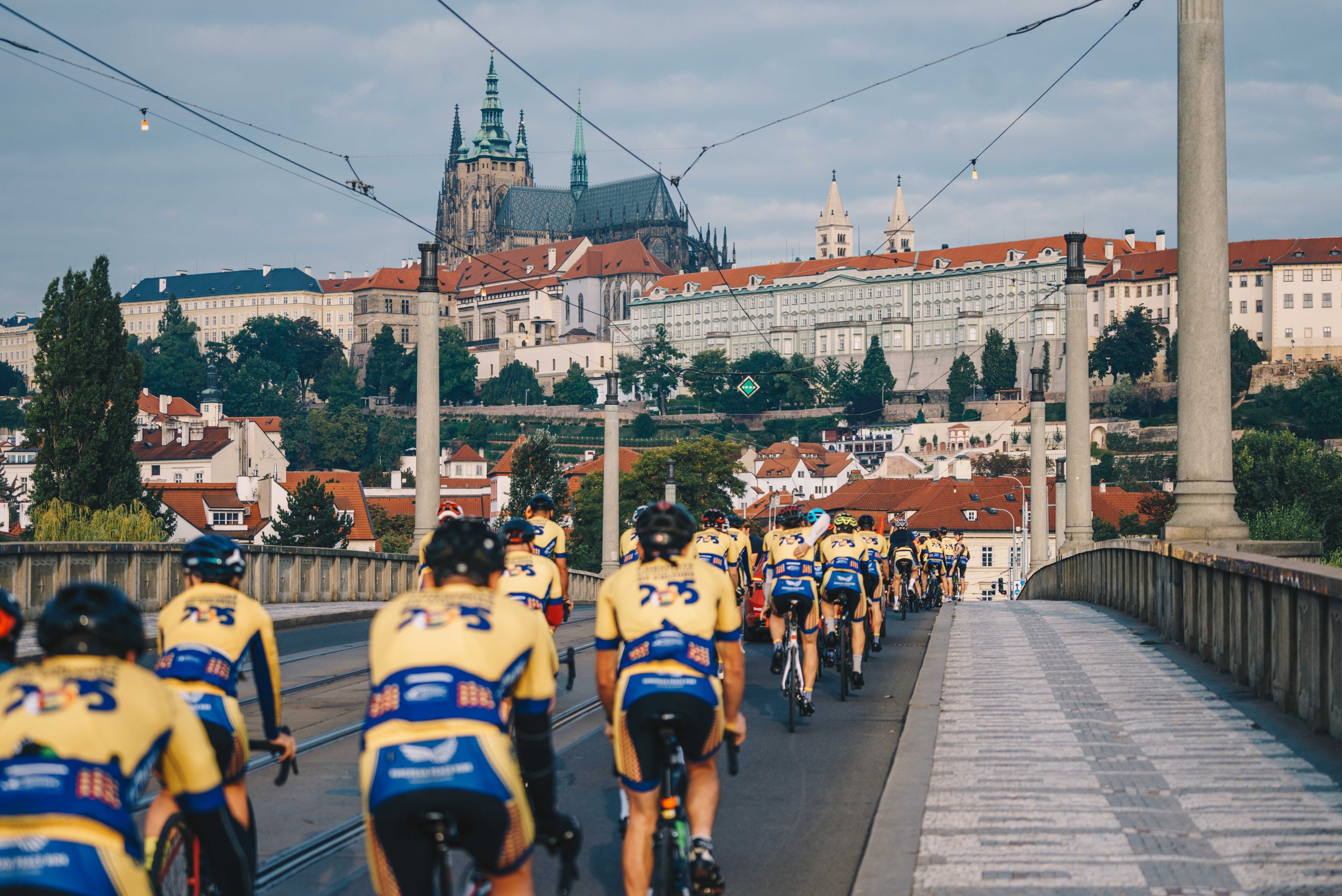 Etwa 90 Radfahrer:innen aus Deutschland und Tschechien fuhren am 11. September von Chemnitz nach Prag und am 12. September wieder zurück nach Chemnitz.
