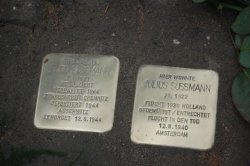 Stolpersteine in der Kopernikusstraße erinnern jetzt an Hugo und Julius Sussmann