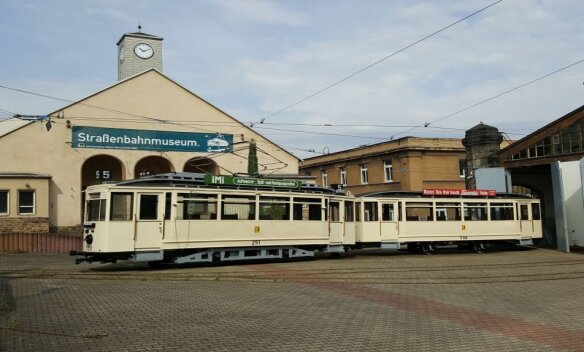 Historischer Triebwagen 251 und historischer Beiwagen 598 der Chemnitzer Schmalspurstraßenbahn