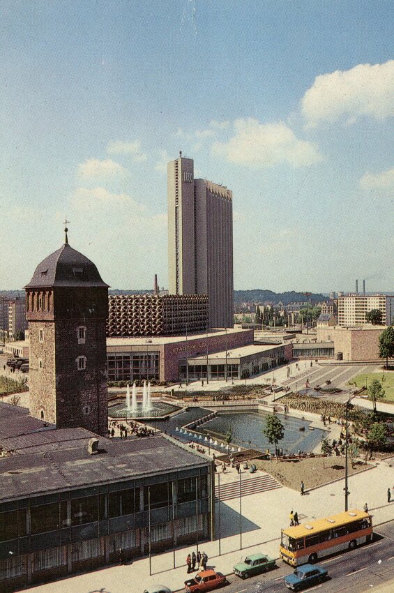 Roter Turm mit Stadthallen- und Hotelkomplex, um 1980
