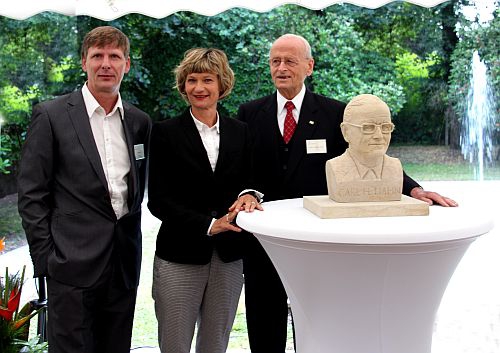 v.l.: Uwe Bauch, Vorstandsvorsitzender community4you AG; Oberbürgermeisterin Barbara Ludwig; Prof. Dr. Carl H. Hahn 