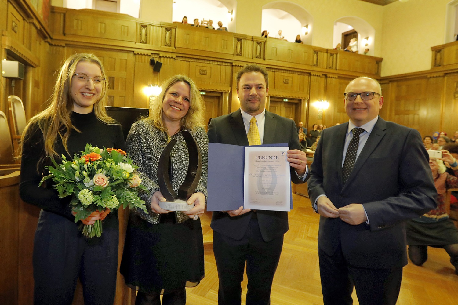 Die Preisträger des Chemnitzer Friedenspreises 2020: Das Projekt PERLA mit Bürgermeister Sven Schulze