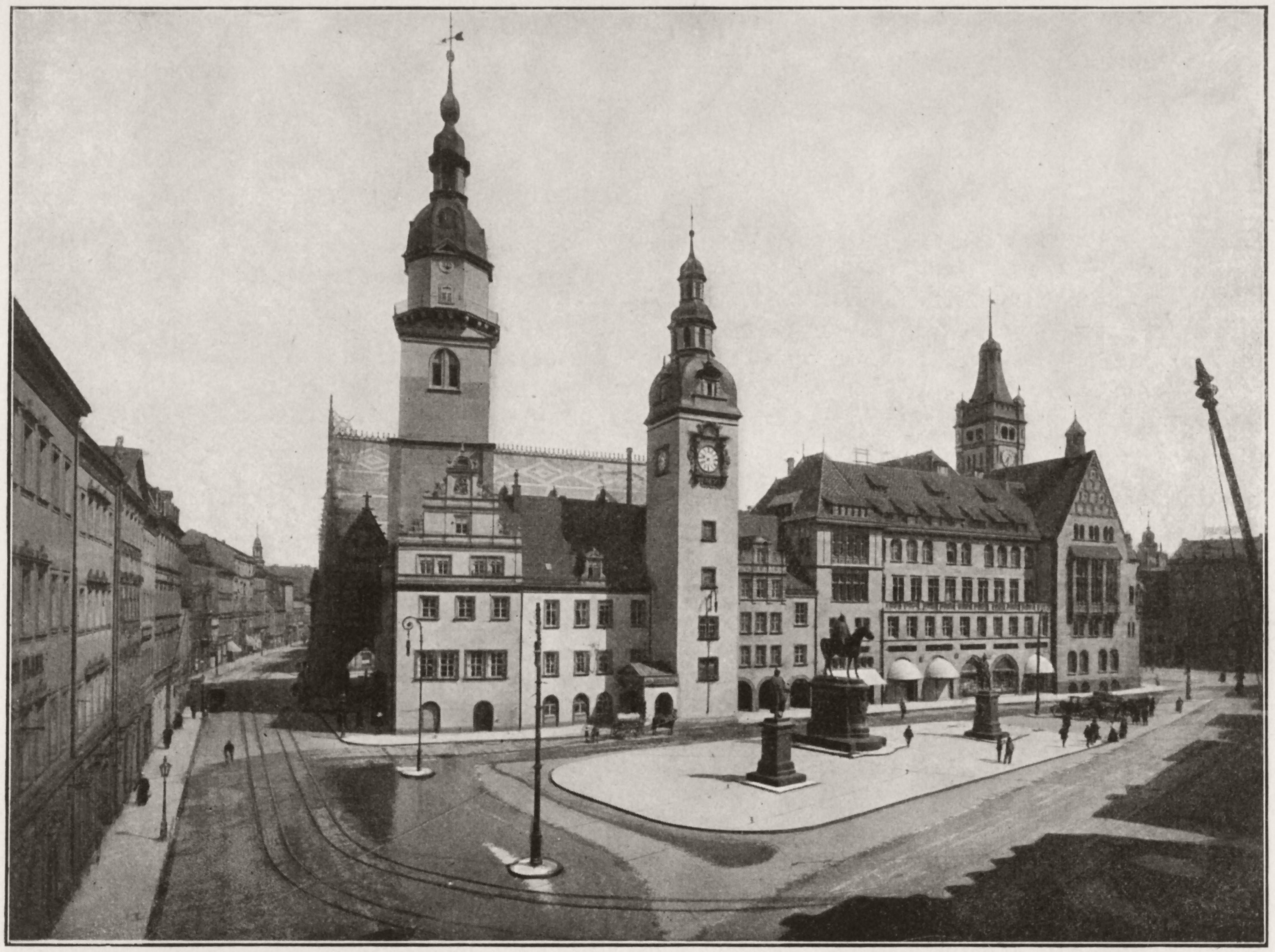 Altes und Neues Rathaus um 1911