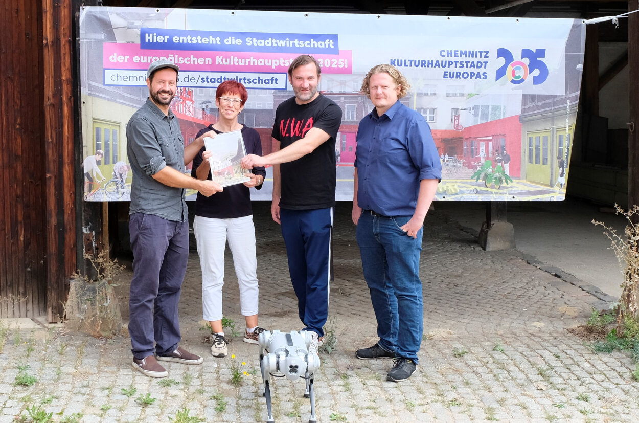 Die Projektpartner (v.l.n.r.): Felix Zaiss (KAPOK), Grit Stillger (Projektleitung Stadtplanungsamt), Rocco Zühlke und Lars Fassmann (Kreatives Chemnitz e.V.)