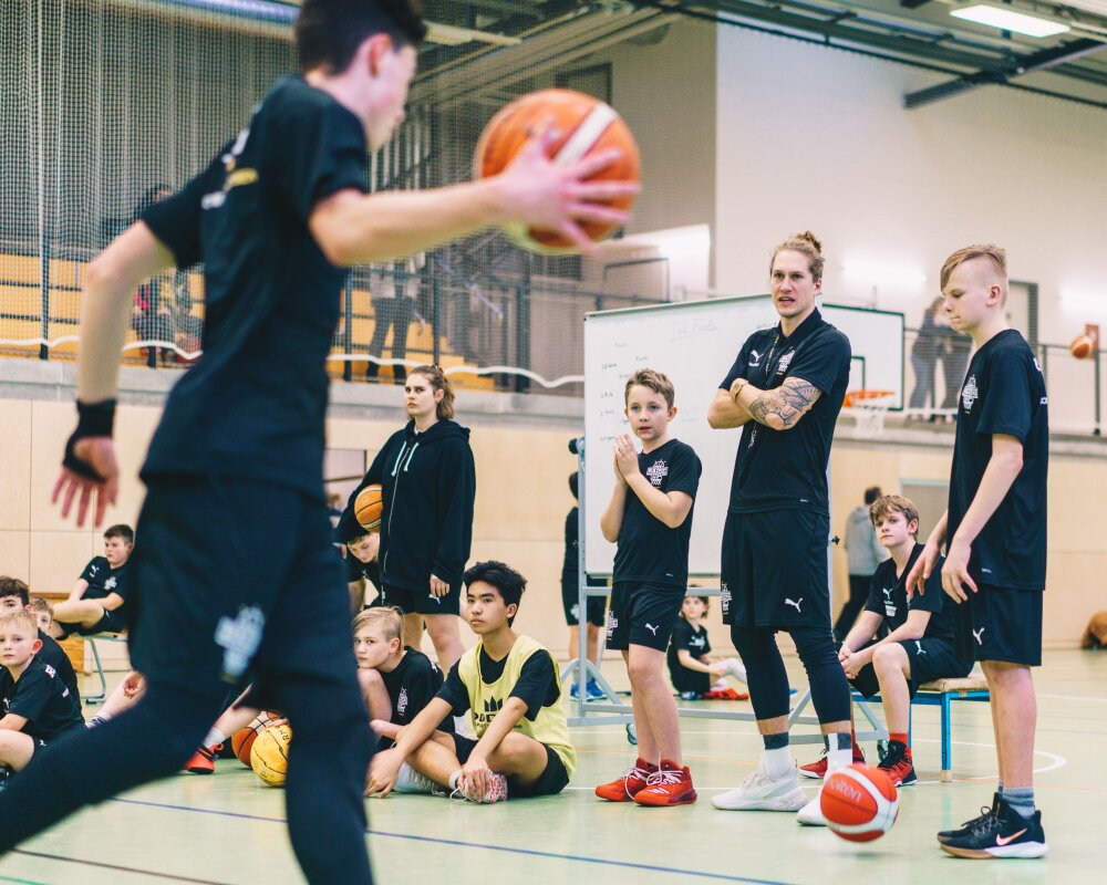 Raise Up Academy Wintercamp 2020 mit Malte Ziegenhagen im Sportkomplex Jahnbaude.