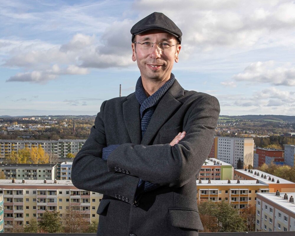 Norbert Engst weiß: Von den Dächern der Wohnblocks hat man die beste Aussicht auf das Heckert-Gebiet, ins Erzgebirge und in die Innenstadt von Chemnitz.